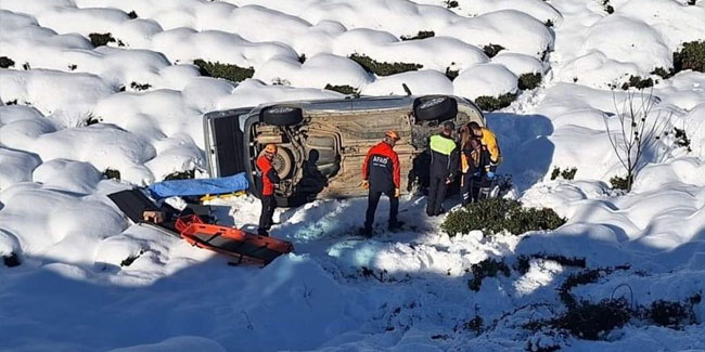 Buzda kayan otomobil çay bahçesine uçtu: 1 ölü