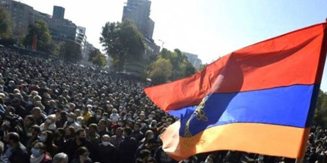 Ermenistan'da Paşinyan'ın istifası için eylemler sürüyor!
