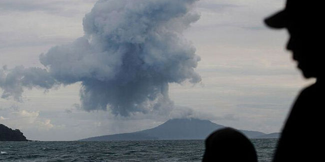 Endonezya'da yanardağ patladı