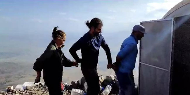 Yabancı turistler Ağrı Dağı zirvesinde halay çekti