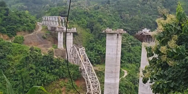 Hindistan'da facia! Çöken köprü 17 kişiye mezar oldu