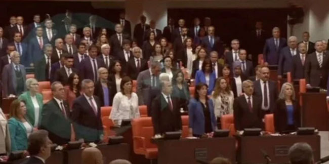 HDP'liler Meclis açılışında İstiklal Marşı'nı okumadı