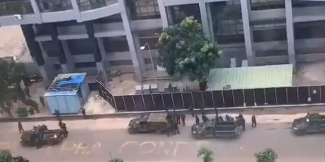 Gine'de asker sokağa indi Ağır silah sesleri geliyor
