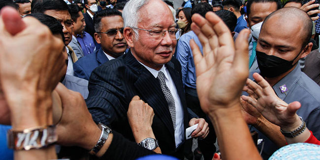 Eski Malezya Başbakanı Rezak’a verilen 12 yıl hapis cezası onaylandı