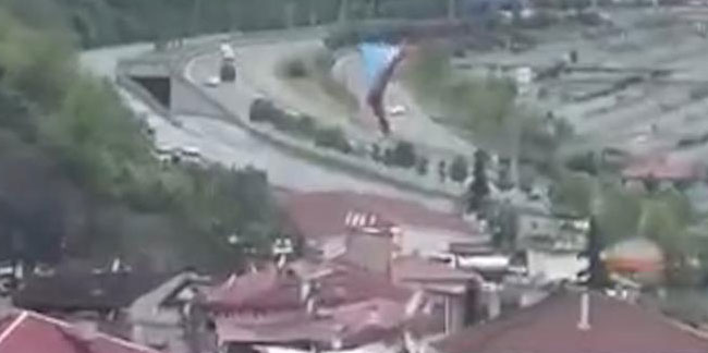 Trabzon’da fırtına dev Trabzonspor bayrağını uçurdu
