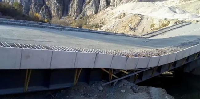 3,4 milyon TL'lik köprü açılmadan yıkıldı!