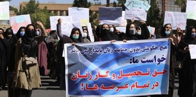 Kabil'de kadınlar hakları ve özgürlükleri için eylem yaptı