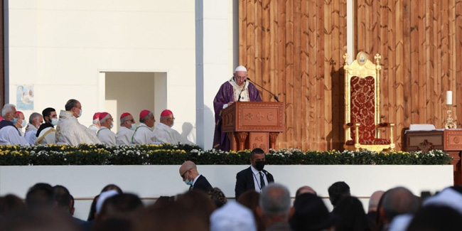 Papa Francis'ten Erbil'de 10 bin kişilik ayin