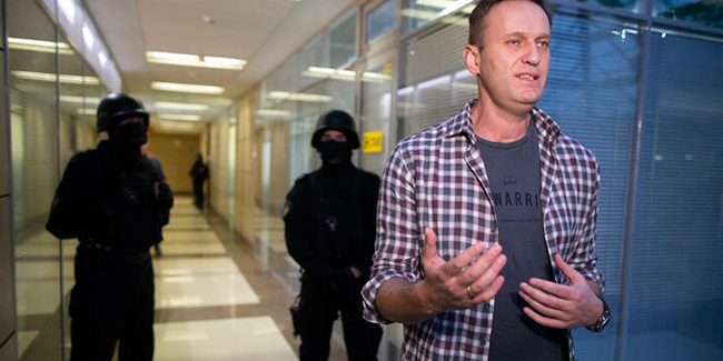 Rus muhalif Navalnıy'ın ofisine polis baskını