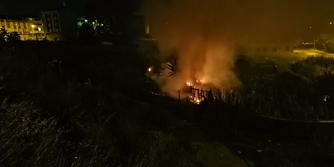 Arnavutköy’de barakada yangın paniği