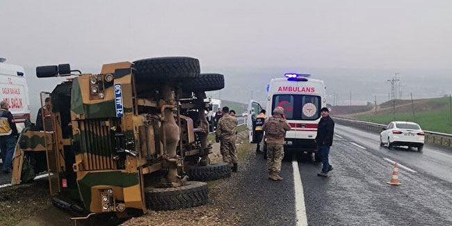 Diyarbakır'da askeri araç devrildi! Yaralı askerler var