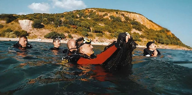 Bakan Pakdemirli, Marmara Denizinde dalış yaparak hayalet ağ çıkardı