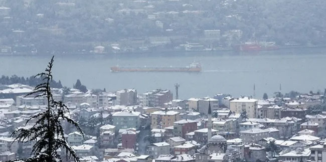 Boğaz'da gemi trafiği çift yönlü askıya alındı