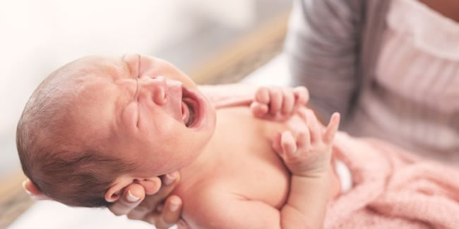 Bebeklerin ani reflekslerinden korkmalı mıyız?