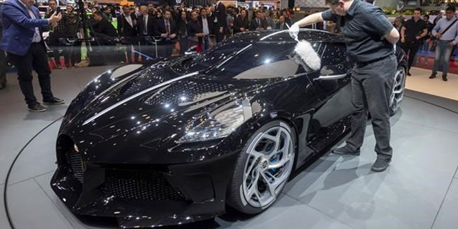 Ronaldo dünyanın en pahalı otomobilini satın aldı