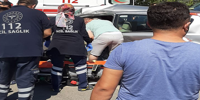 Isparta'da otomobil ve kamyon çarpıştı: 2 yaralı