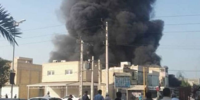 İran'da 200 dükkanın bulunduğu çarşıda yangın çıktı