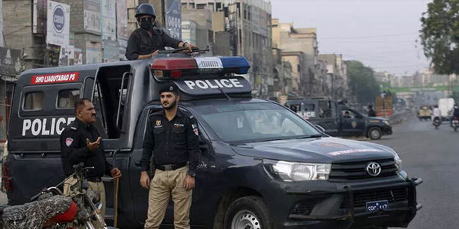 Pakistan'da polis aracına saldırı: 3 ölü