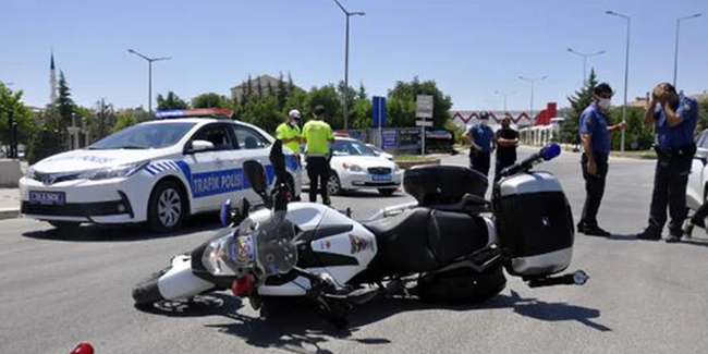 Otomobilin çarptığı motosikletli trafik polisi yaralandı