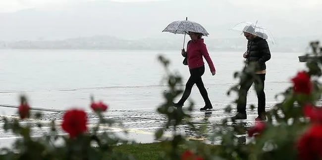 Meteoroloji yağış için Marmara ve Karadeniz'i saat vererek uyardı