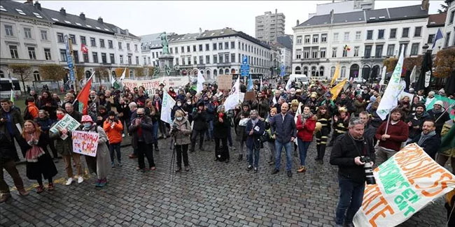 Brüksel'de çiftçilerden protesto
