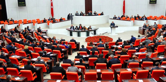 AKP'li vekiller seçim kanununa inanmadı: Maç izlemeyi tercih ettiler