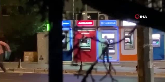 Cımbızla ATM soyarken suçüstü yakalandı