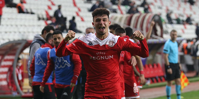 Antalyasporlu Gökdeniz Bayrakdar'tan Beşiktaş'a 2 gol