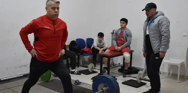 Trabzon'da görme engelli halterci şampiyonluk için mücadele ediyor