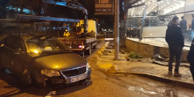 Maltepe'de feci kaza: Araç restorana girdi