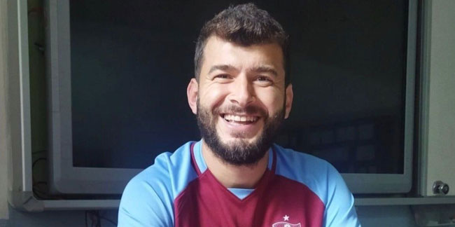 Konya'lı Öğretmek Okula Trabzonspor Forması İle Gitti