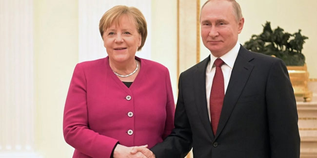 Putin ve Merkel bir araya geldi: Gündemde Afganistan var