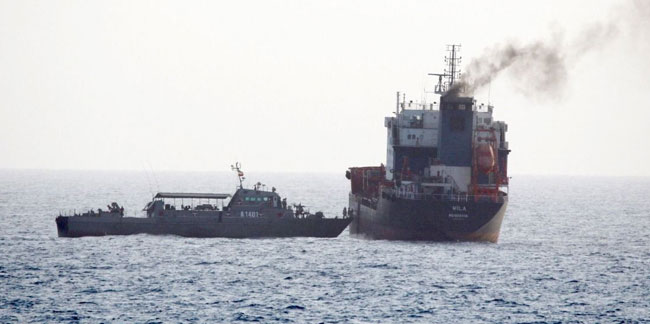 İran ordusu duyuru: 'Yabancı bir gemiye el koyduk'