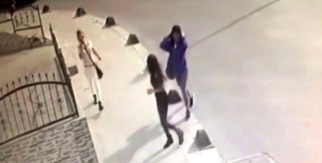 İstanbul'da, evlere dadanan genç kız çetesi kameraya yakalandı