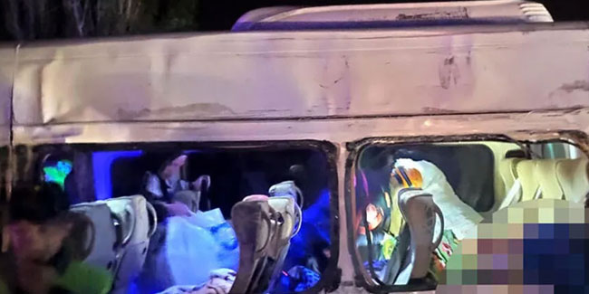 Kayseri'de minibüs ile TIR çarpıştı: 3 ölü, 16 yaralı