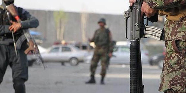 Afganistan'da askeri karakola militan saldırısı: 20 ölü