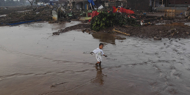 Endonezya'da sel: 9 kişi hayatını kaybetti 