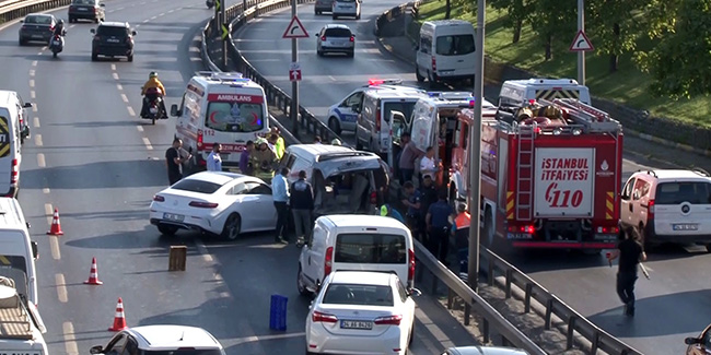 Sefaköy'de trafik kazası: 2 yaralı