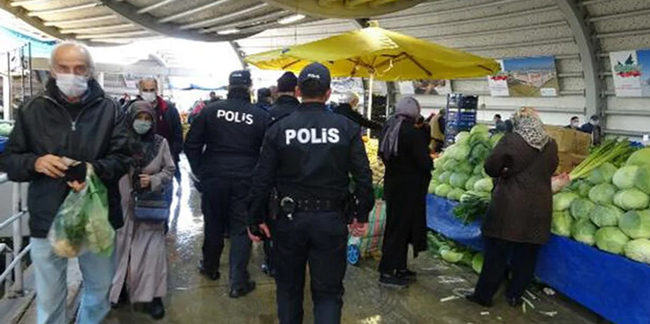 Yeni tedbirler açıklandı; Bursa'da semt pazarlarında polisler denetim yaptı