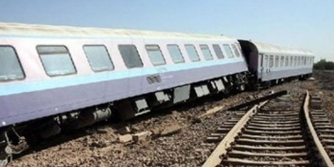 İran'da yolcu treni raydan çıktı: 13 kişi öldü