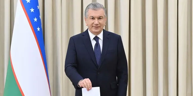 Özbekistan'da Mirziyoyev ezici farkla yeniden cumhurbaşkanı seçildi