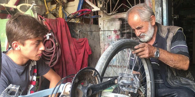 65 yaşındaki usta 40 yıldır bisiklet tamir ediyor