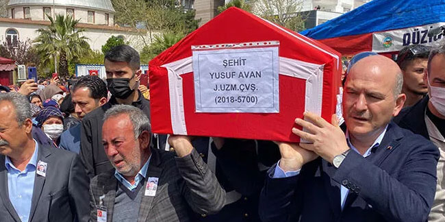 Bakan Soylu Osmaniye’de şehit cenazesine katıldı!