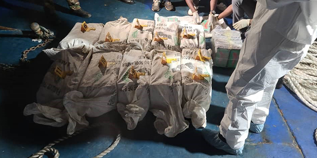 Gine açıklarında gerçekleştirilen operasyon ile 528 kilogram kokain ele geçirildi