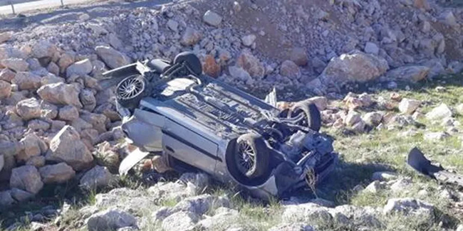 Sivas'ta otomobil şarampole devrildi: 4 yaralı