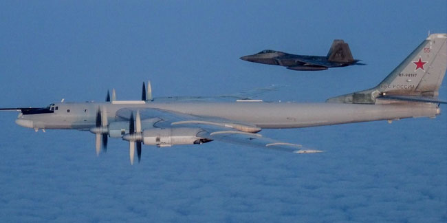 Havada gerginlik: NATO jetleri Rus bombardıman uçaklarına önleme yaptı