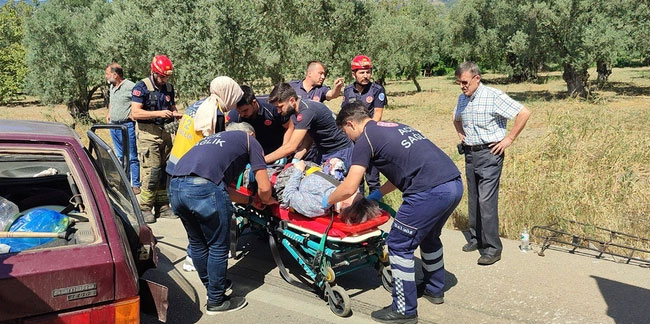 Bursa'da iki otomobil kafa kafaya çarpıştı! 1'i bebek 6 kişi yaralandı