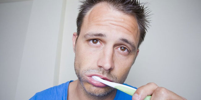 Uyumadan diş fırçalayanlar dikkat! Uzmanlar ölümcül riski açıkladı