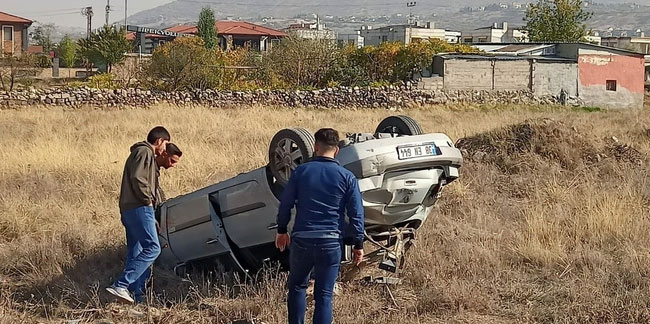 Kayseri'de yoldan çıkan otomobil takla attı, 1 kişi yaralandı