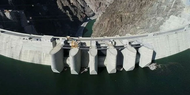 Yusufeli Barajı'nda elektrik üretimi başladı